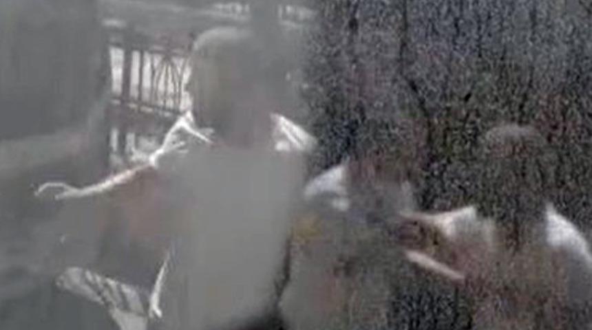 Minibüsçülerin yolcu kavgası trafiği durdurdu! Hareket halindeyken başlamışlar