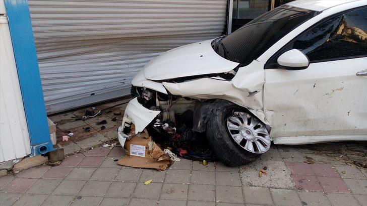 Adana'da iki otomobilin çarpışması sonucu 6 kişi yaralı G2