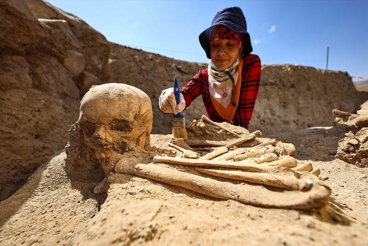 Van'da şaşırtan keşif! Yeni mezar tipi ortaya çıktı G4