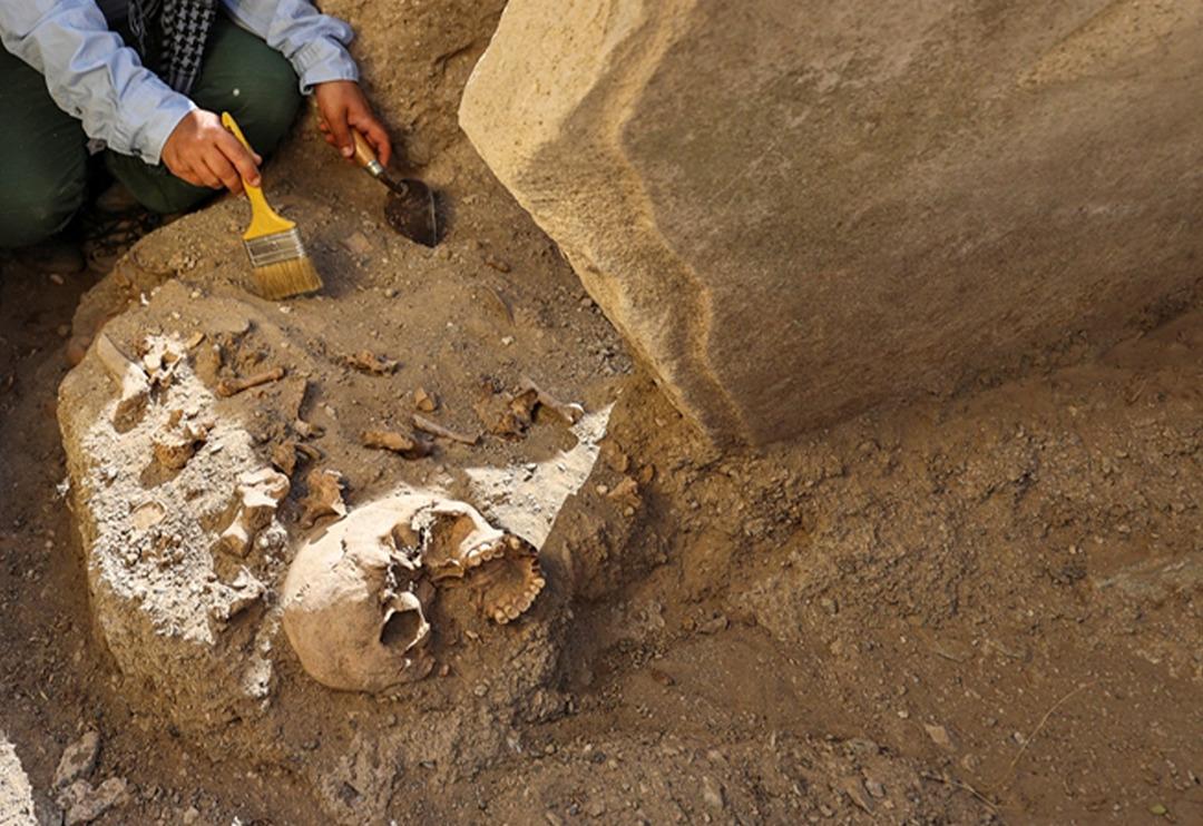 Van'da şaşırtan keşif! Yeni mezar tipi ortaya &ccedil;ıktı