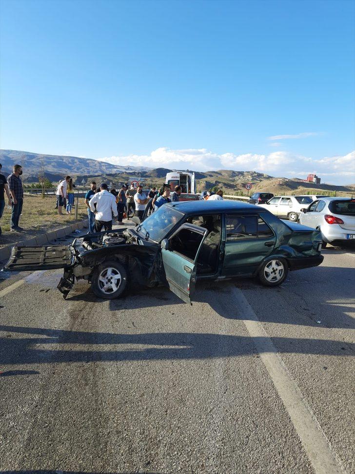 Kırıkkale'de iki otomobilin çarpıştığı kazada 7 kişi yaralandı G2