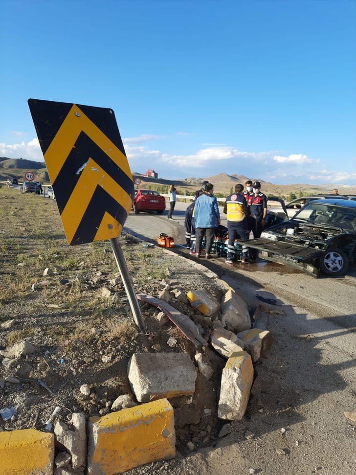 Kırıkkale'de iki otomobilin çarpıştığı kazada 7 kişi yaralandı G3