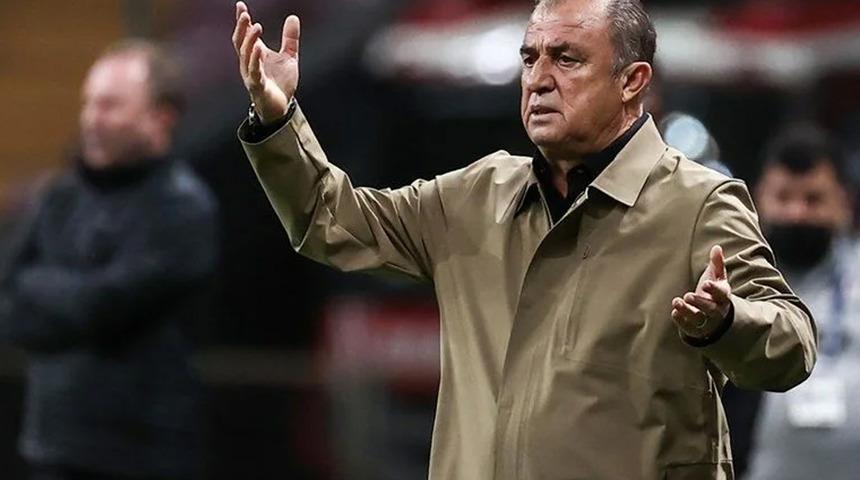 Galatasaray taraftarı Fatih Terim'i istifaya davet etti