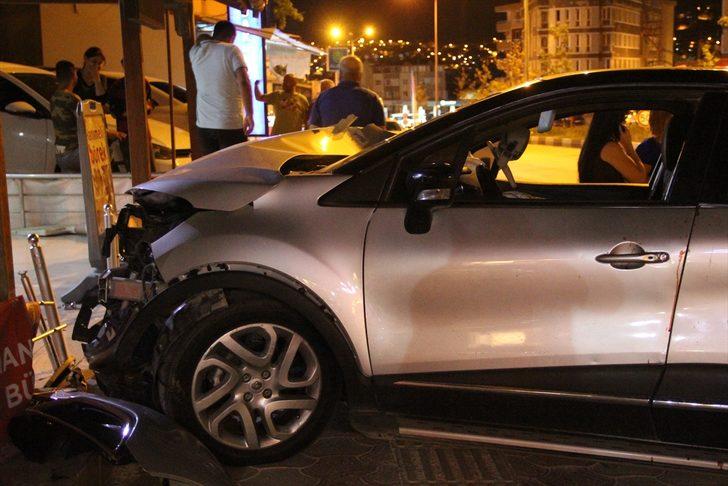 Hatay’da minibüsle otomobilin çarpışması sonucu 7 kişi yaralandı G3