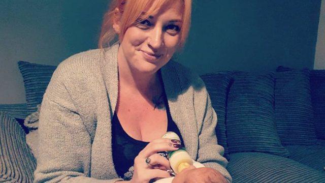 34 yaşındaki büyükanne sosyal medyayı şaşırttı! Torununu çocuğu zannediyorlar