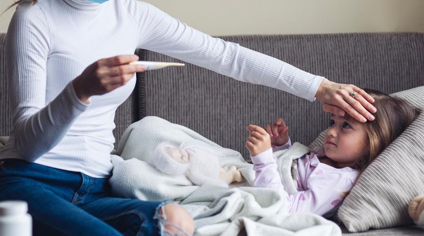 İşte &ccedil;ocuklarda koronavir&uuml;s ve grip belirtileri! Ayırt etmek m&uuml;mk&uuml;n