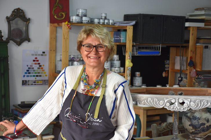 Emekliliğinde öğrendiği ahşap boyama sanatıyla eski eşyaları "parlatıyor" G2