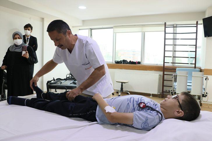 Savaş mağduru Muhammed'in yürümesi için iki ameliyat olması gerekiyor G1