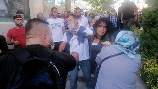 Kadınlardan yasak aşk kavgası! Kocamı elimden aldın dedi, sokak ortasında birbirlerine girdiler