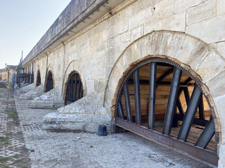 Tarihi Uzunköprü, restorasyon çalışmaları nedeniyle trafiğe kapatıldı G4