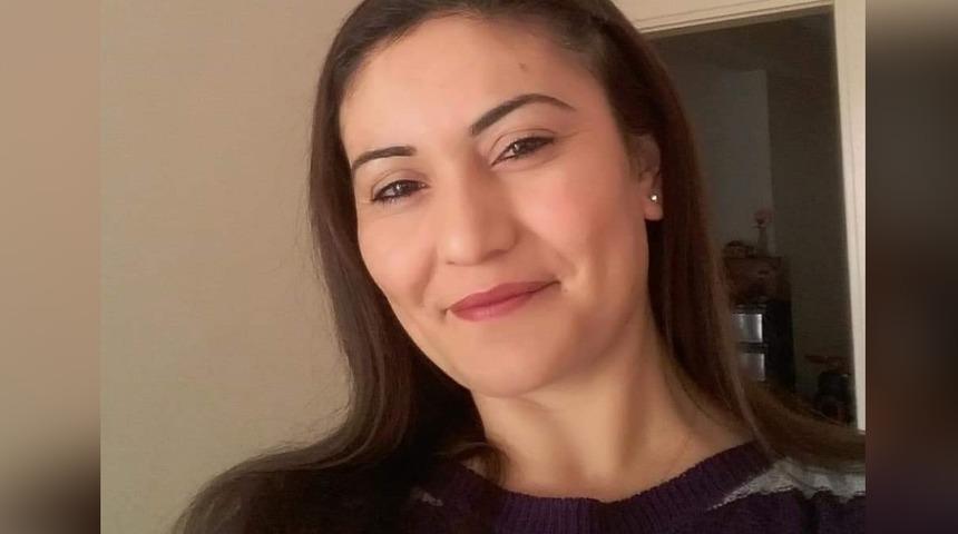 3 &ccedil;ocuk annesini boğazını keserek &ouml;ld&uuml;rd&uuml;! "Pes" dedirten savunma