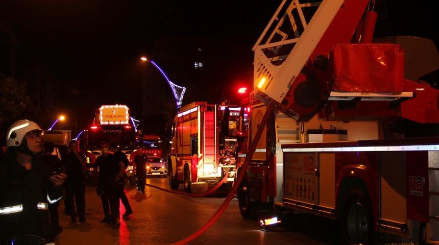 Gebze’de 7 katlı binada korkutan yangın