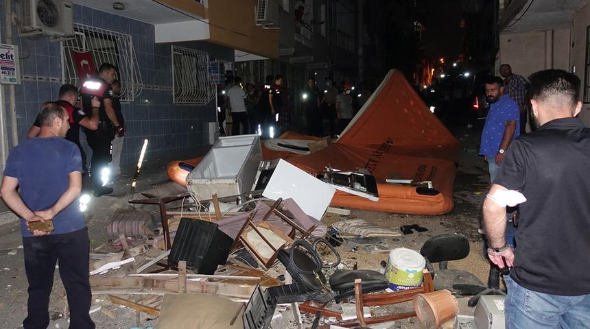 İzmir'de gergin gece! Evden çıkması istenilen kiracı mahalleyi ayağa kaldırdı