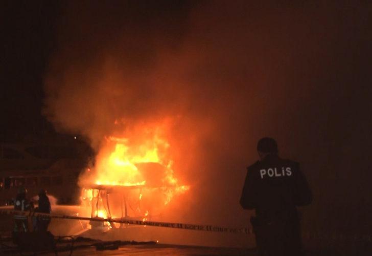 Bir günde ikinci yangın! Alev alev yanan lüks tekne battı G1