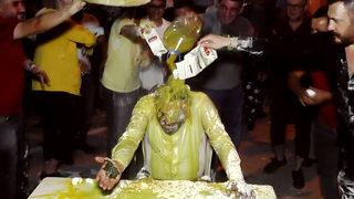 Amasyalı damadın başına gelmeyen kalmadı! Bulaşık deterjanıyla 3 kere yıkandım