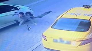 Şaka yapayım derken yeğenine çarptı! Esnaf gürültüye koştu