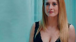 Meme kanseri tedavisi gören Canan Ergüder galada beğeni topladı