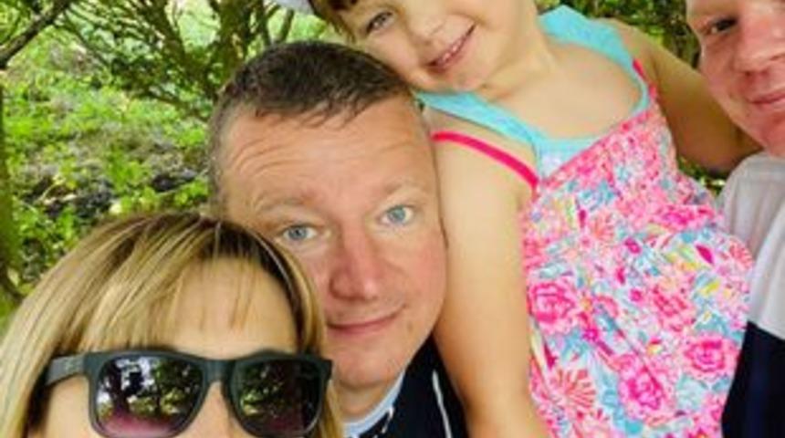 13 yaşında menopoza girdiği halde şu anda 2 çocuk annesi olan Claire Pape, sosyal medyadan ilham oluyor