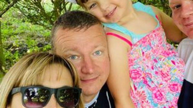 13 yaşında menopoza girdiği halde şu anda 2 çocuk annesi olan Claire Pape, sosyal medyadan ilham oluyor