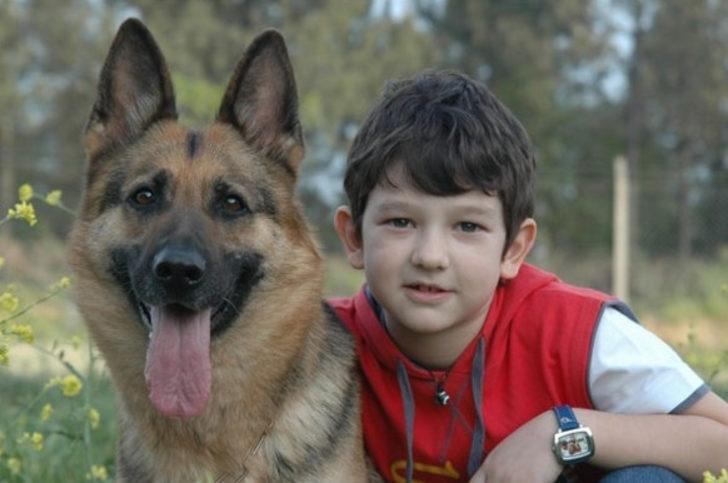 Aliye dizisinin Arda'sı Ayberk Koçar büyüdü! Bir dönemin çocuk yıldızı bakın şimdi ne halde! G2