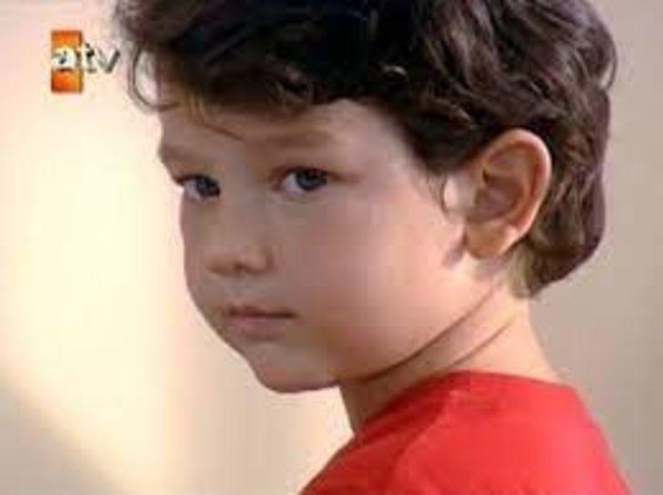 Aliye dizisinin Arda'sı Ayberk Koçar büyüdü! Bir dönemin çocuk yıldızı bakın şimdi ne halde! G1