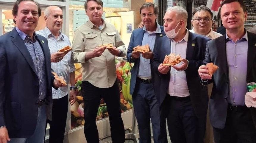 Brezilya Devlet Başkanı Jair Bolsonaro, koronavirüs aşısı olmadığı için restorana alınmadı