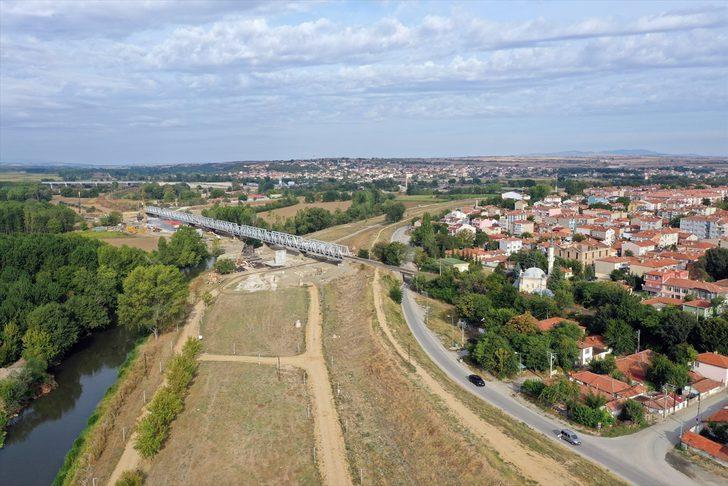 Halkalı-Kapıkule Demir Yolu Projesi'nin Edirne'deki viyadük çalışmaları sürüyor G1