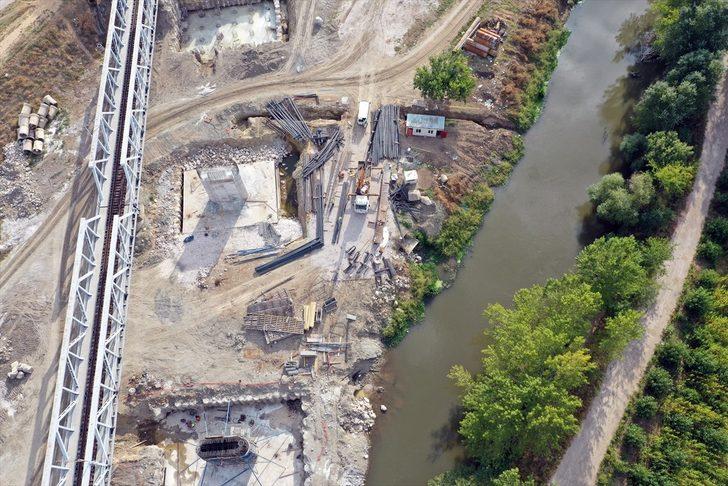 Halkalı-Kapıkule Demir Yolu Projesi'nin Edirne'deki viyadük çalışmaları sürüyor G3