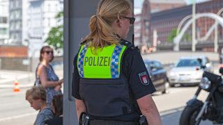 Almanya'da skandal olay! Kadın polisin, aşırı sağcı teröriste aşk mektupları yazdığı ortaya çıktı