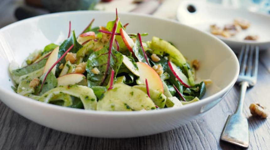 Salatalara yeni bir soluk; Yeşil elmalı salata tarifi