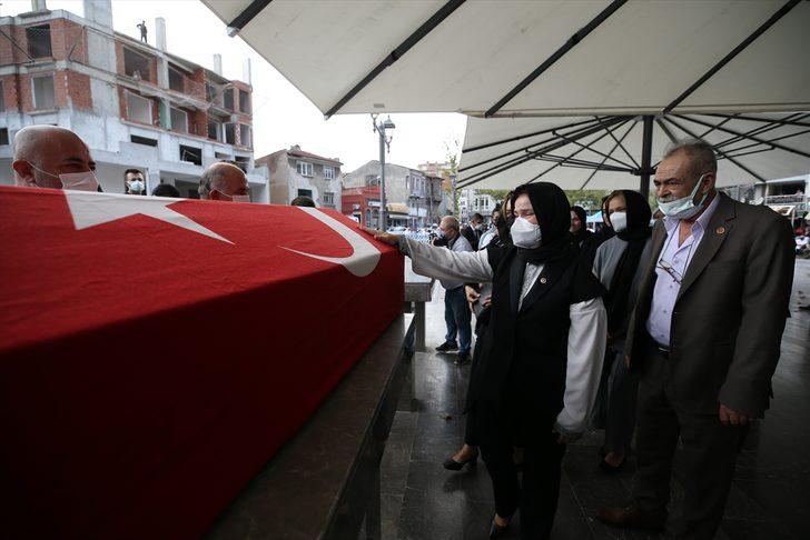 İçişleri Bakanı Soylu, Balıkesir'de AK Parti'li Aydemir'in babasının cenaze törenine katıldı G3