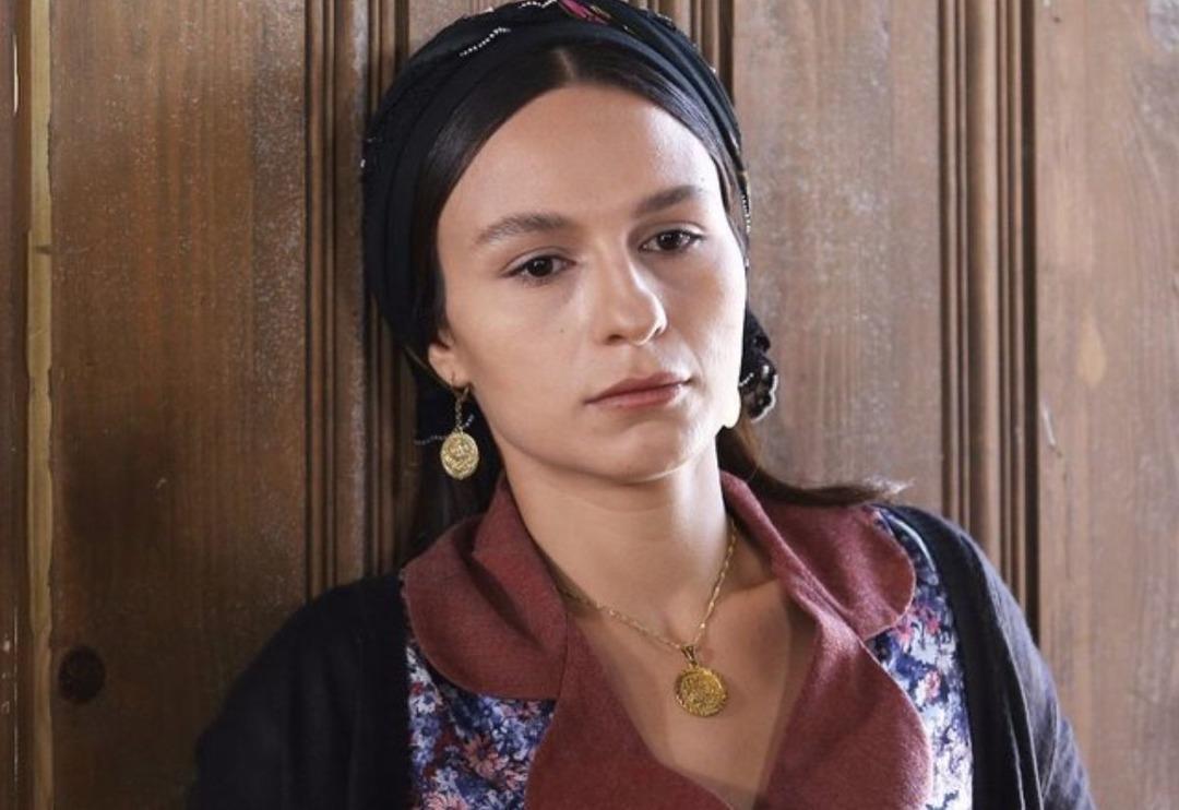 Bir Zamanlar &Ccedil;ukurova'nın yıldızından cesur pozlar! Saniye'yi hi&ccedil; b&ouml;yle g&ouml;rmediniz