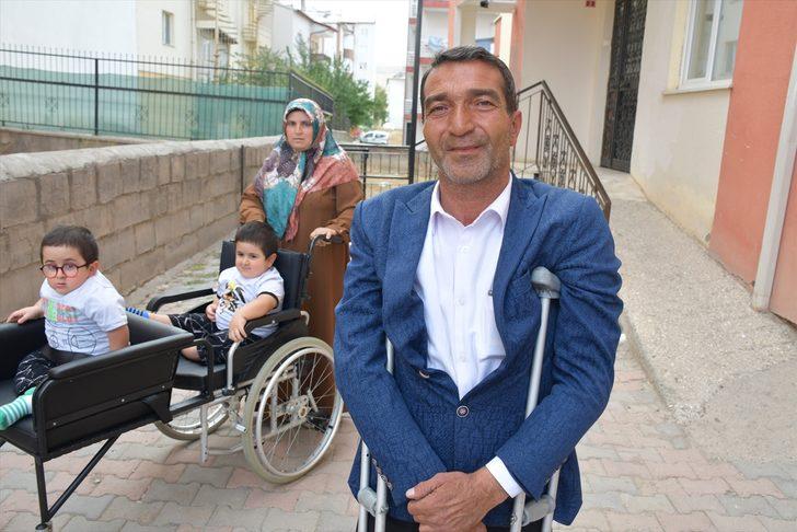 Sivas'ta cam kemik hastası ikizlere özel tekerlekli sandalye üretildi G3