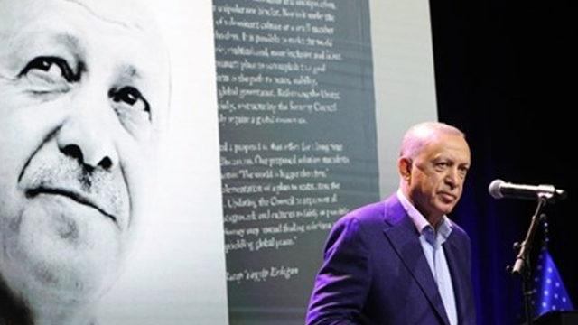 Cumhurbaşkanı Erdoğan’ın kitabı New York’ta led ekranlarda tanıtıldı