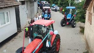 Bursa'da görenleri şaşırtan traktörlü sünnet konvoyu