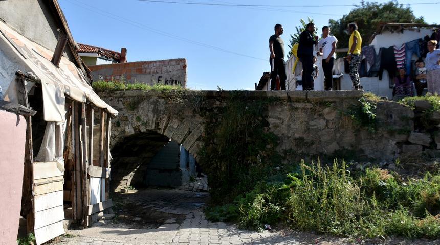 &Ccedil;ok g&ouml;zl&uuml;yd&uuml;, tek g&ouml;z&uuml; kaldı! Edirne'nin 'kayıp k&ouml;pr&uuml;'s&uuml; tamamen yok olmak &uuml;zere 