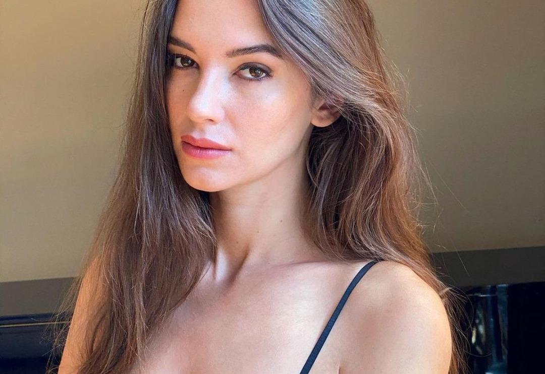 Leyla Lydia Tuğutlu bikinili pozlarıyla akılları baştan alıyor!