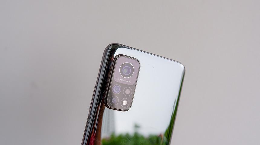 Litvanya'dan Çinli telefon uyarısı: Çöpe atın!