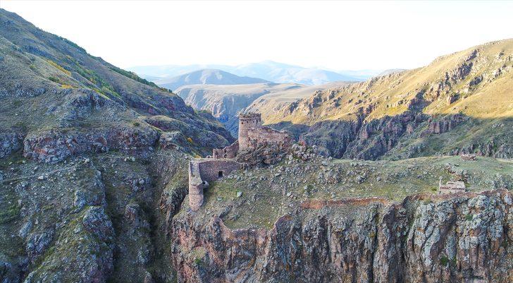 Kayalıkların zirvesindeki tarihi Şeytan Kalesi ilgi odağı oldu G2