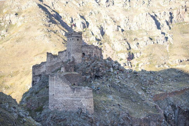 Kayalıkların zirvesindeki tarihi Şeytan Kalesi ilgi odağı oldu G4