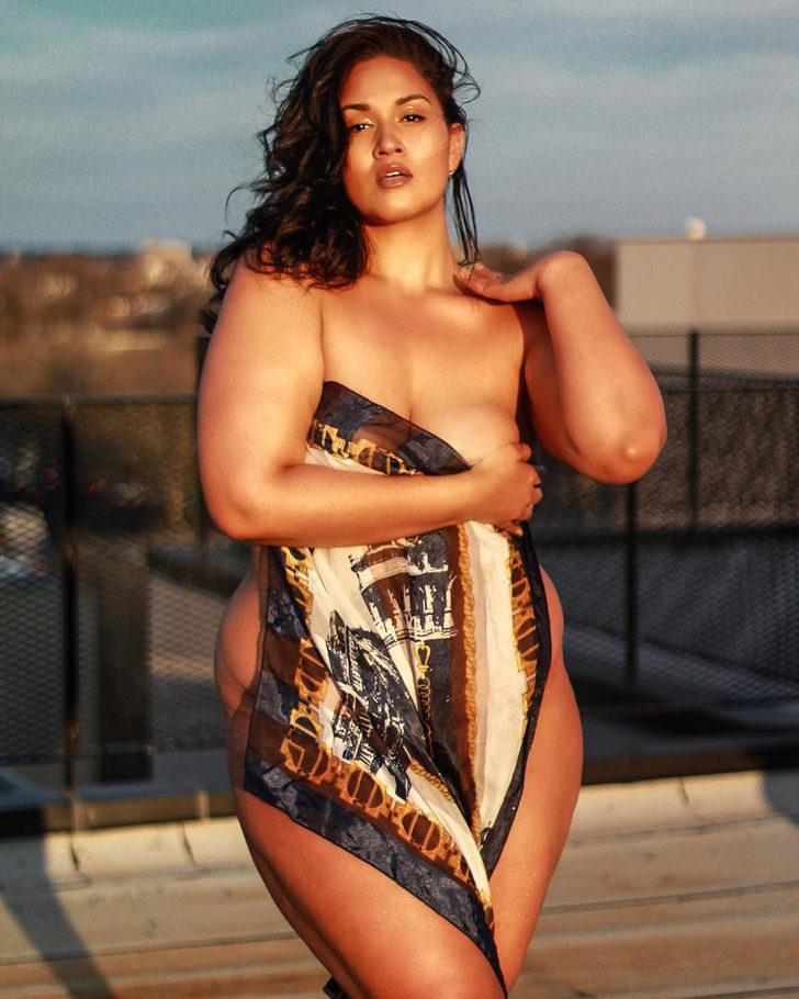 Ateşli pozlarıyla tarihe geçen güzel modelden çıplak poz! G3