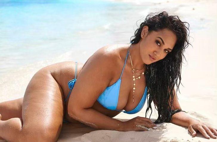 Ateşli pozlarıyla tarihe geçen güzel modelden çıplak poz! G2