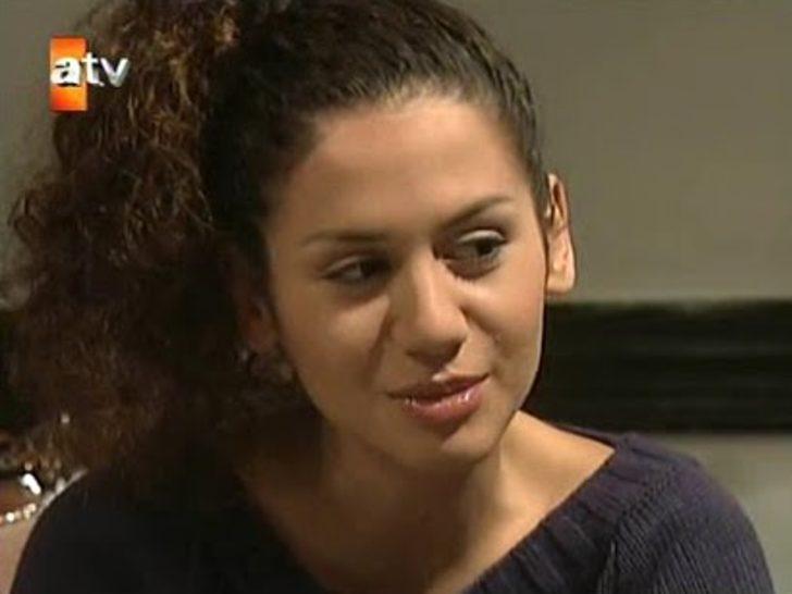 Ekmek Teknesi dizisinin Songül'ü Ekin Türkmen dekolteli pozlarıyla dudak uçuklattı!  G2