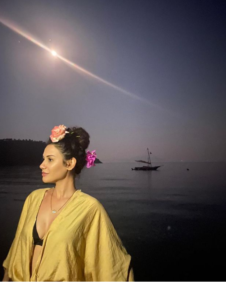 Ekmek Teknesi dizisinin Songül'ü Ekin Türkmen dekolteli pozlarıyla dudak uçuklattı!  G4