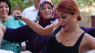 Zuhal Topal'ın köçek dansı gündem oldu! Reyting için mi yaptı?