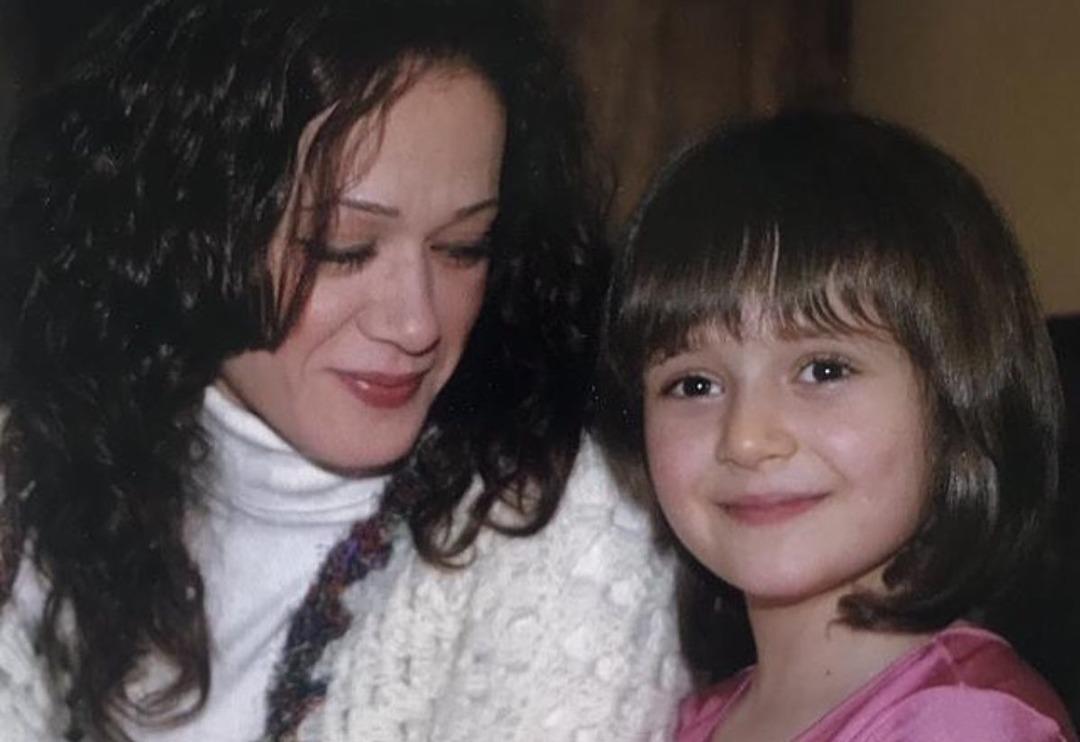 Yaprak D&ouml;k&uuml;m&uuml;'n&uuml;n Fikret'i Bennu Yıldırımlar'ın kızı da oyuncu &ccedil;ıktı!