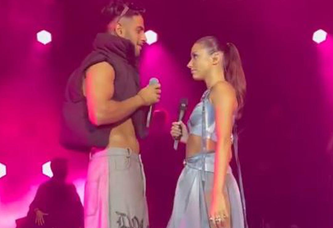 Reynmen'in sahne kıyafeti dalga konusu oldu! 