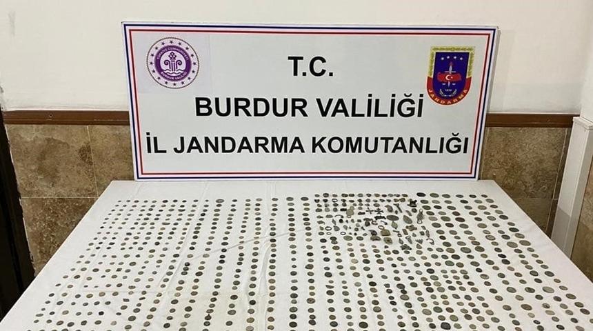Burdur’da Roma Dönemi’ne ait 793 parça tarihi eser ele geçirildi