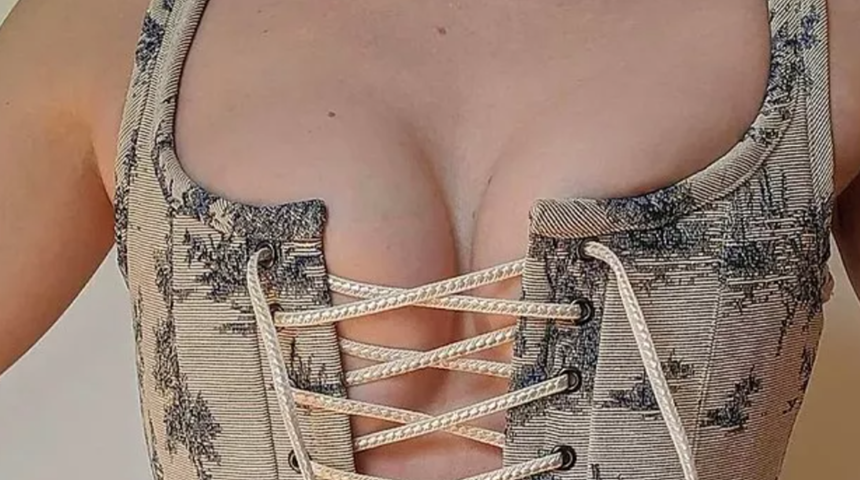 Şıklık ve sanatı birleştiren yeni trend! Desenli korse ve b&uuml;stiyer akımı sosyal medyayı etkisi altına aldı