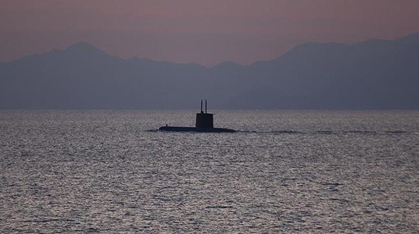 Denizaltı krizi devam ediyor! Bakan Senato'da yuhalandı